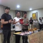 Kabid Humas Polda Sulsel Kombes Pol Didik Supranoto, Direktur Ditreskrimum, Kombes Pol Jamaluddin, Subdit 4 Kompol Edy Sabhara Manggabarani , Saat Press Liris