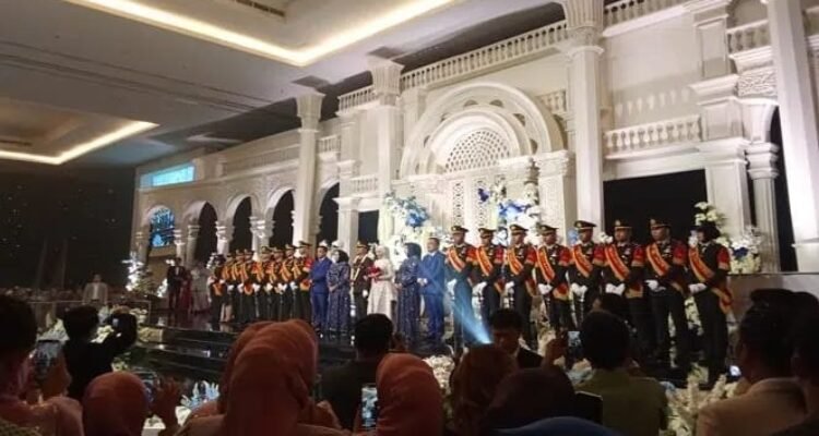 Kehangatan dan Kebahagiaan di Resepsi Pernikahan Dwi Affor di Claro Hotel