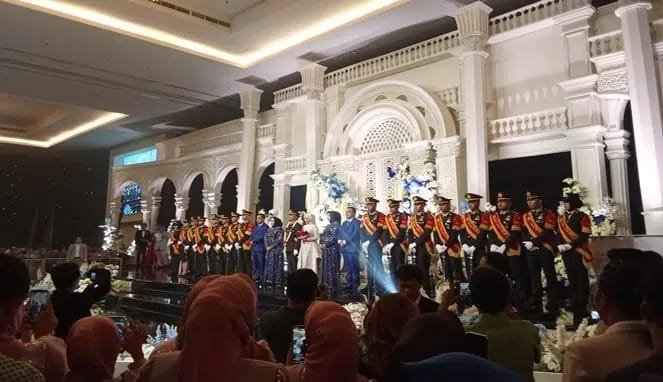 Kehangatan dan Kebahagiaan di Resepsi Pernikahan Dwi Affor di Claro Hotel