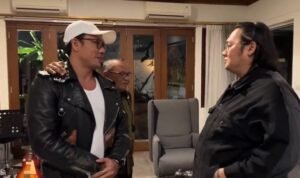 Denny Sumargo vs Farhat Abbas: Kisruh Donasi Rp1,5 Miliar Berlanjut dengan Pertemuan di Depan Rumah