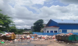 Tumpukan Sampah di Kantor Pemerintah Maros, Siapa yang Harus Bertanggung Jawab?