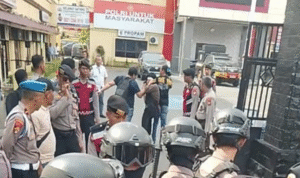 Unjuk Rasa Berujung Brutal! Aparat Seret Advokat dan Mahasiswa Seperti Penjahat