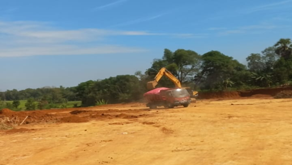 Alat Berat Menggila di Lahan Ilegal, Polisi Diduga Biarkan