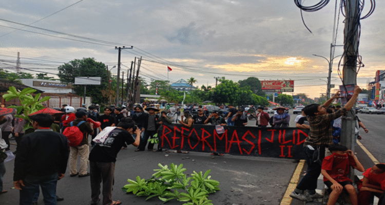 Sulsel Bergejolak, Ribuan Massa KERAMAT Long March Lawan Kebijakan Pemerintah