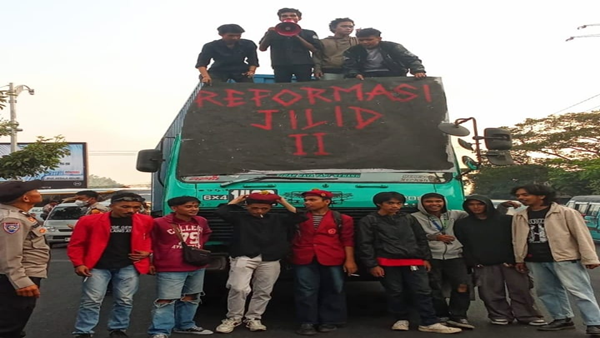 KERAMAT Hantam Pemerintah di HUT RI ke-80: Rakyat Belum Merdeka!