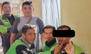 Oknum TNI Diduga Main Tangan, Driver Ojol Jadi Korban – Massa Mengamuk