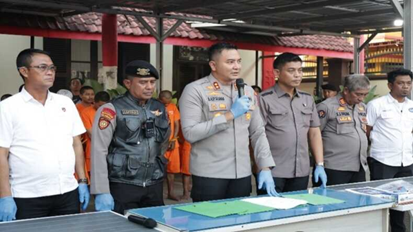 Polres Gowa Obok-obok Tambang Ilegal di Bajeng, Excavator Disita