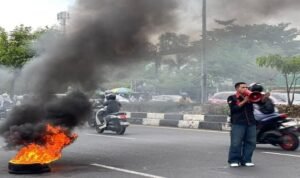 Menolak Gelar Pahlawan untuk Soeharto, Mahasiswa Makassar Nekat Demo Seorang Diri