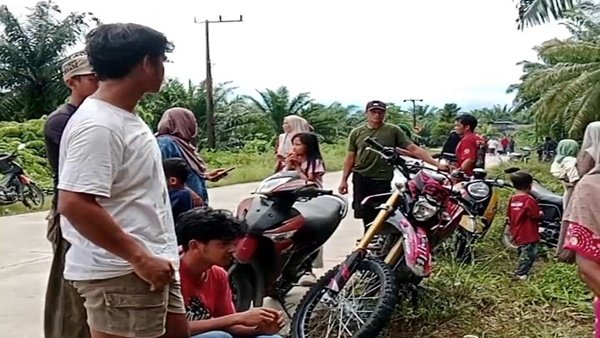 Warga Rampoang yang ada di lokasi Danrem Datang ke Luwu Utara, Warga Tagih Keadilan Soal Lahan Yon 872
