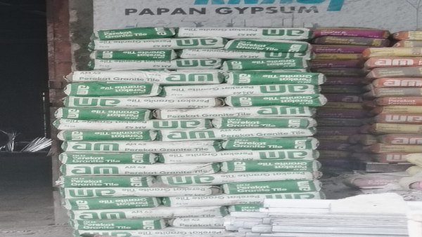 Gudang bahan bangunan seperti semen dan material konstruksi lain Kota Jadi Kawasan Industri Dadakan, Gudang Ilegal Marak di Makassar!