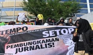 Jurnalis Makassar Didorong dan Dipukul Saat Protes Gugatan Mentan Amran