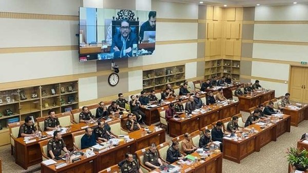 Anggota Komisi III DPR RI, Nasir Djamil, mendesak pengusutan pelaku bencana banjir dalam rapat kerja bersama Plt Jaksa Agung dan jajaran Kejaksaan se-Indonesia. Banjir Aceh Tewaskan Warga, Nasir Djamil: Pelaku Harus Dikejar Sampai Lubang Semut