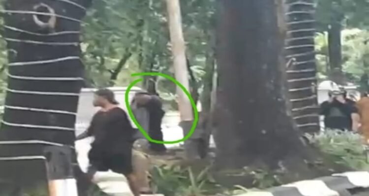 Demo DOB Luwu Tengah Berujung Bentrokan, Oknum Diduga ASN Terekam Bawa Senjata