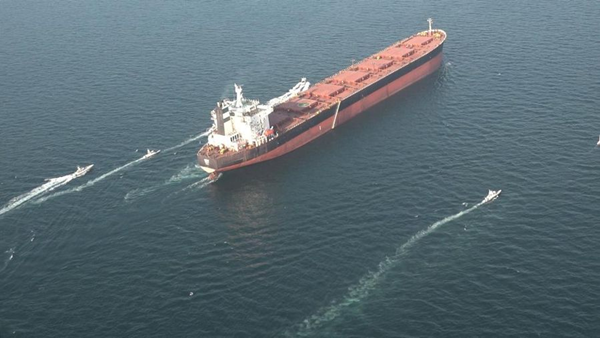 Foto-Iran Saat menggelar latihan militer di Selat Hormuz sebagai unjuk kekuatan menjelang perundingan nuklir dengan Amerika Serikat di Jenewa, Swiss pada Selasa, 17 Februari 2026. Harga Solar Bisa Terkerek, Dampak Perang Iran-Israel Merambat ke Pasar Domestik