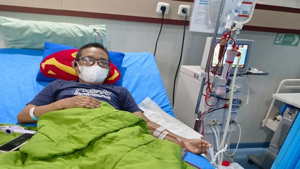 Muhammad Ali, seorang advokat yang juga menjadi korban, diduga menerima suntikan obat kedaluwarsa saat menjalani perawatan usai cuci darah di Makassar. Seram! Dari Apotek ke Tubuh Pasien, Obat Kadaluwarsa Diduga Lolos Tanpa Pengawasan