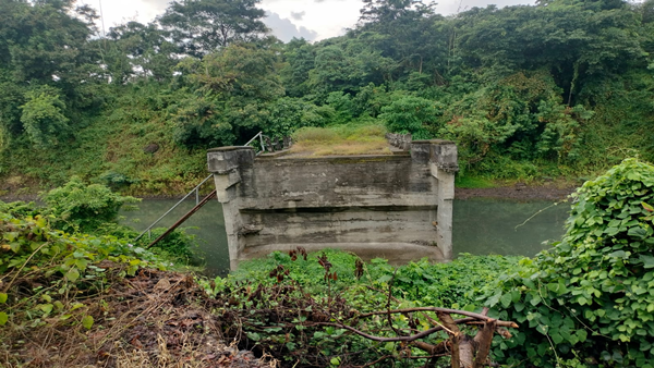 Proyek pembangunan jembatan yang menghubungkan Bilalangnge, Kelurahan Lemoe, Kecamatan Bacukiki, Kota Parepare dengan Dusun Pabbaresseng, Desa Mattirotasi LANTIK Soroti Proyek Jembatan Tak Kunjung Rampung, Ada Apa?