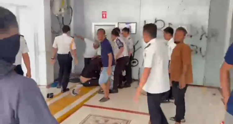 Demo Bongkar Dugaan Narkoba di Lapas Berakhir Sadis, Mahasiswa Tersungkur Diseret Petugas