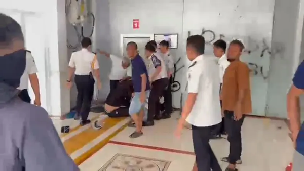 Demo Bongkar Dugaan Narkoba di Lapas Berakhir Sadis, Mahasiswa Tersungkur Diseret Petugas