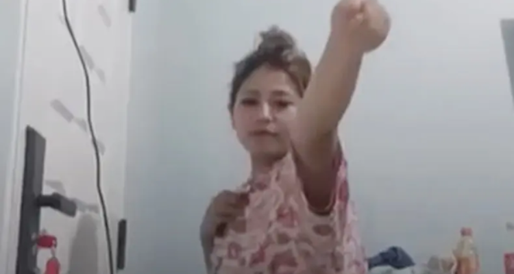 Jagat Maya Heboh! Wanita Diduga dari Sidrap Pamer “Susu” Saat Live, Polisi Selidiki