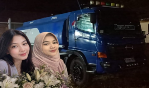 Dua putri pemilik RM Citra Padang Belopa, Agiska Citra Wulandari dan Silfayani, tewas dalam kecelakaan yang melibatkan truk tangki PT Bintang Terang 89 di Kabupaten Luwu, Sulawesi Selatan. (Foto kolase) Jatuh ke Badan Jalan, Dua Putri Pemilik RM Citra Padang Belopa Ditabrak Truk Tangki