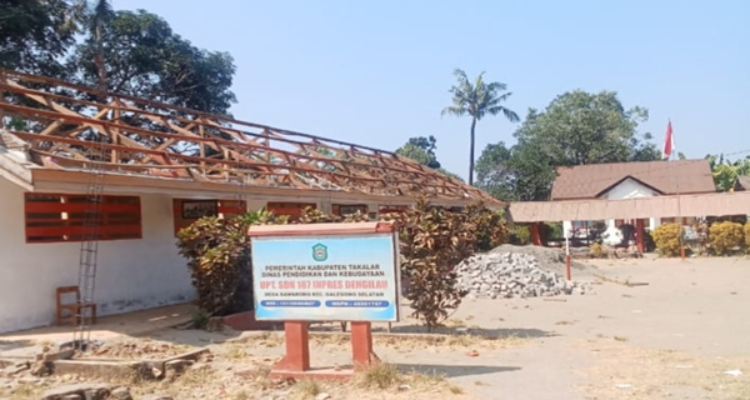 Warga Soroti Pekerja dari Luar Daerah di Proyek Revitalisasi SDN 187 Inpres Dengilau