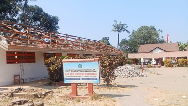 Warga Soroti Pekerja dari Luar Daerah di Proyek Revitalisasi SDN 187 Inpres Dengilau