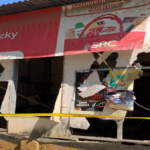 Teror Tengah Malam di Laikang! Rumah Dilempari Batu, Mobil dan Kios Warga Porak-poranda